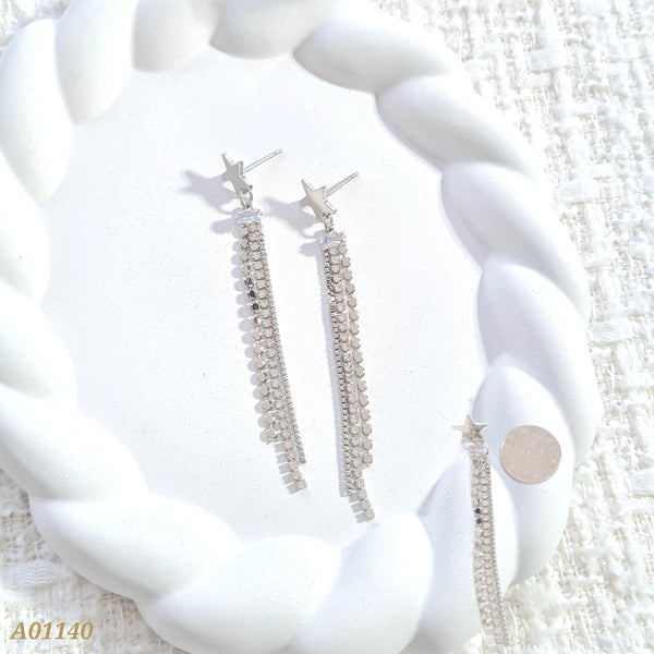 Arete plateado estrella y cadenas A01140
