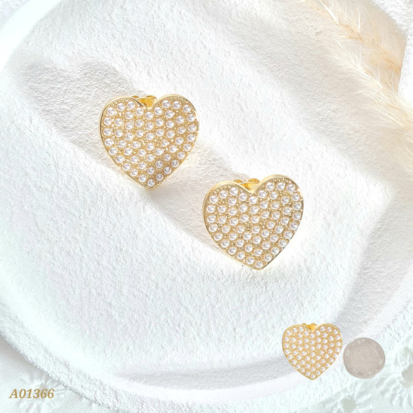 Arete corazón en perlas A01366