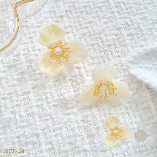 Arete flor en nácar A01724