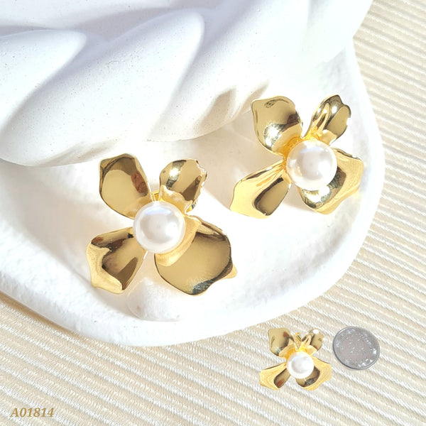 Arete flor perla A01814