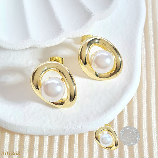 Arete ovalo irregular con perla A01868