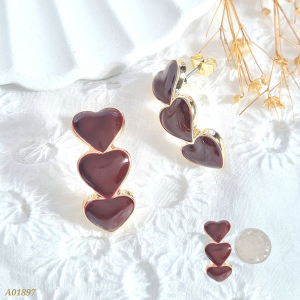 Arete triple corazón vinotinto A01897