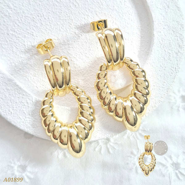 Arete ovalado con textura A01899