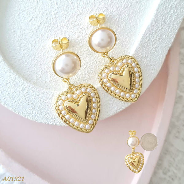Arete doble perla y corazón A01921