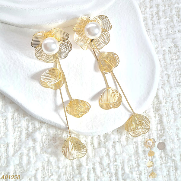 Arete flor perla largo A01958