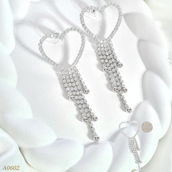 Arete corazón con columnas de zircones