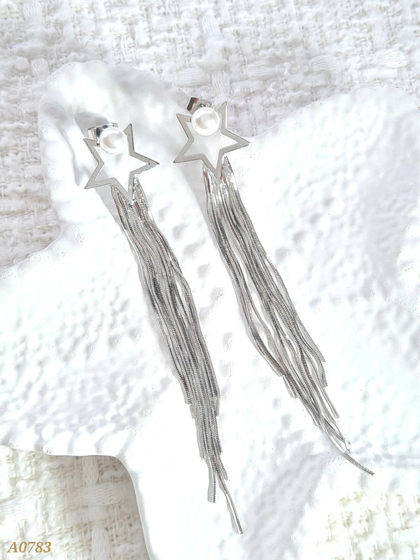 Arete con estrella y cadenas