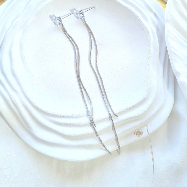 Arete zircón triangular y cadenas