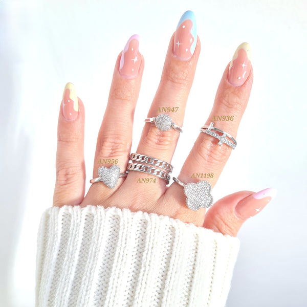 Anillos plateados con zircones