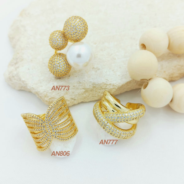 Anillos con zircones y perlas