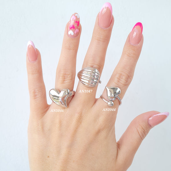 Anillos lisos figura corazón y gota tipo textura
