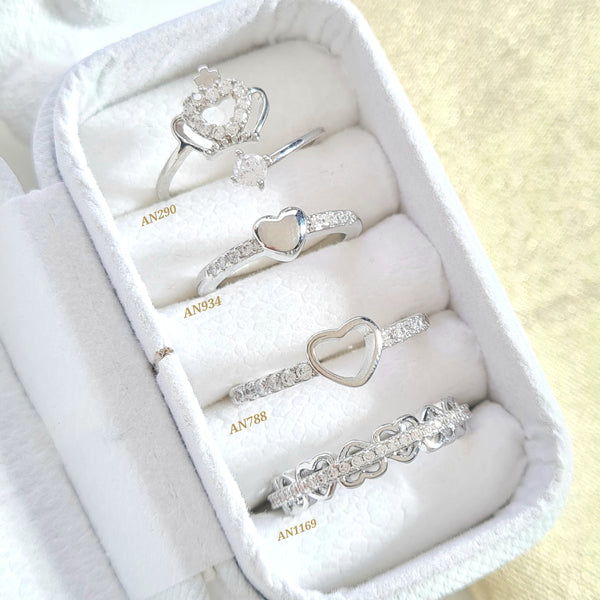 Anillos plateados con zircones