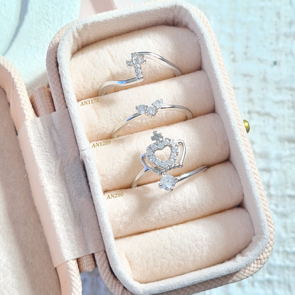 Anillos plateados con zircones