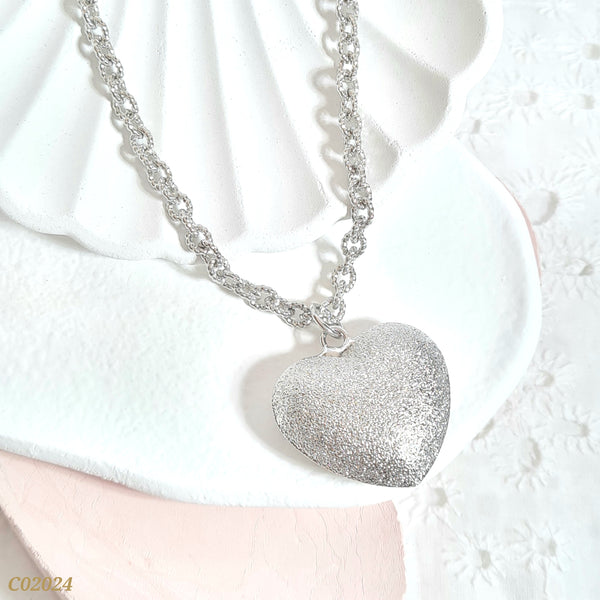 Cadena corazón plateado escarchado C02024