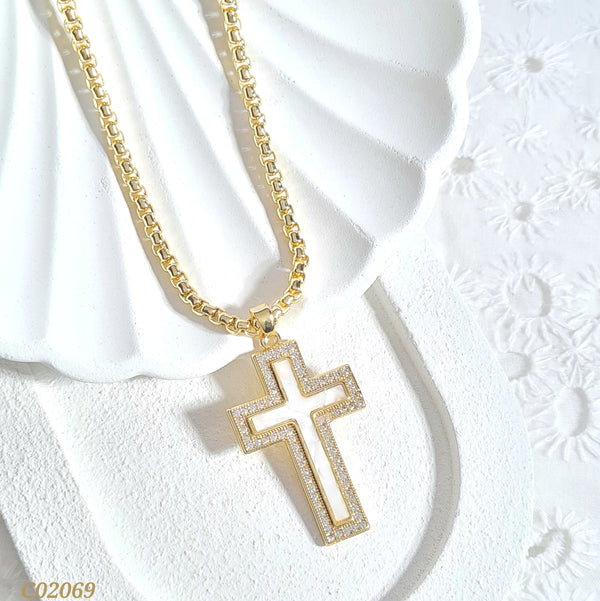 Cadena cruz nácar y zircones C02069