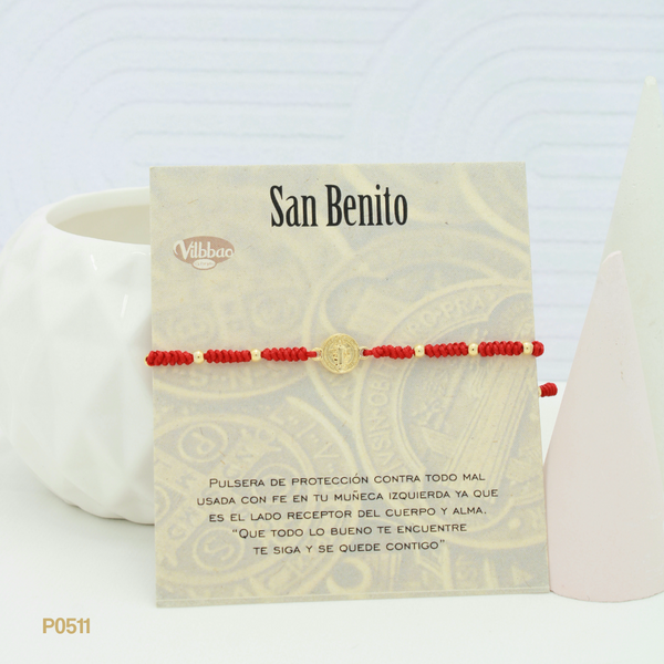 Pulsera roja con San Benito P0511