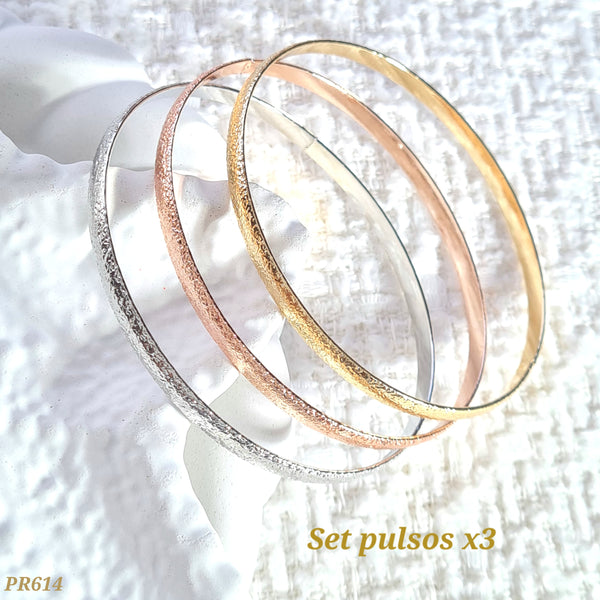 Triple pulso tres oros en rodio con textura PR614