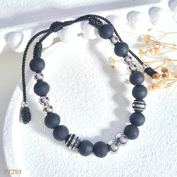 Pulsera neopreno negro con balines plateados PT293