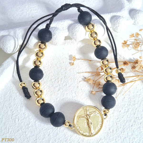 Pulsera neopreno, balines y placa cristo PT300