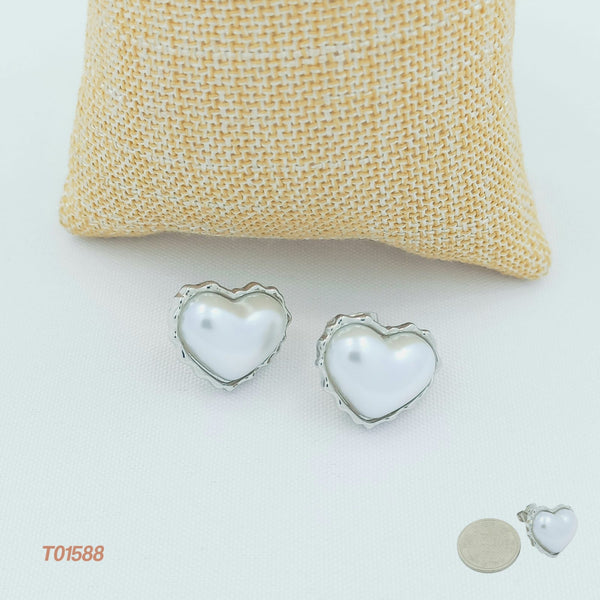 Topo corazón plateado con perla T01588