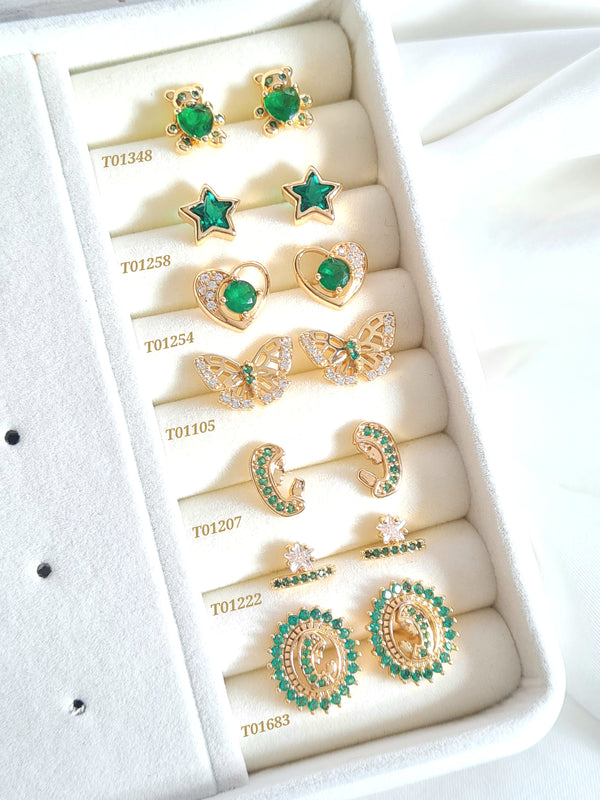 Topos con zircones verdes